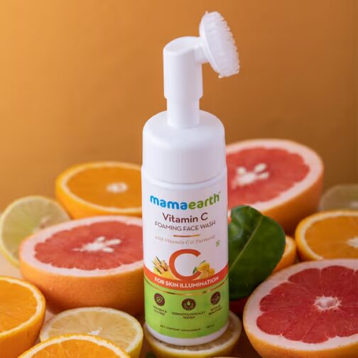 mamaearth Vitamin C Foaming Face Wash with Vitamin C and Turmeric for Skin Illumination - 150ml - Image 2